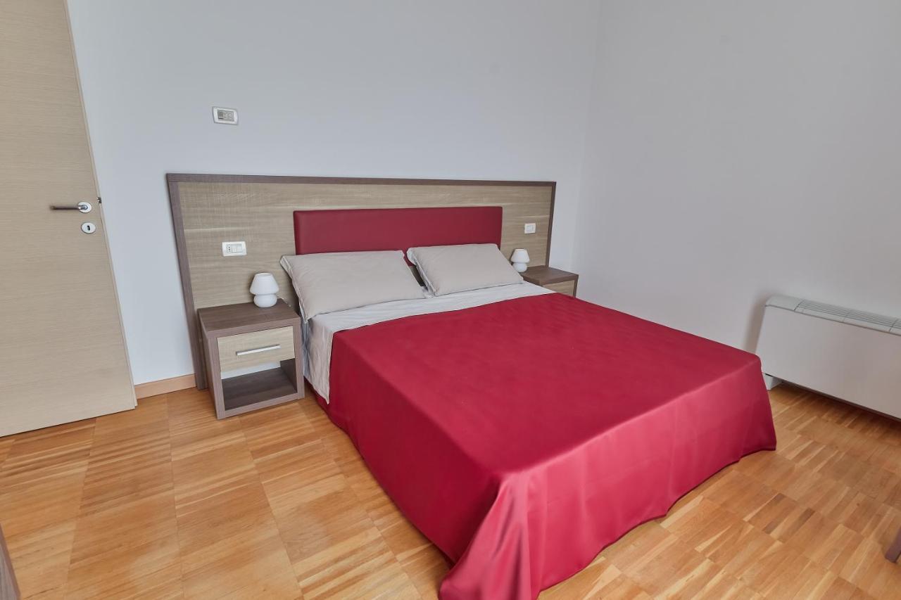 Piazza Lira Schio Residence Bagian luar foto