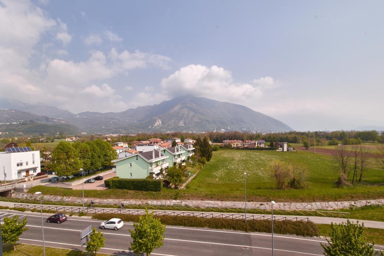 Piazza Lira Schio Residence Bagian luar foto