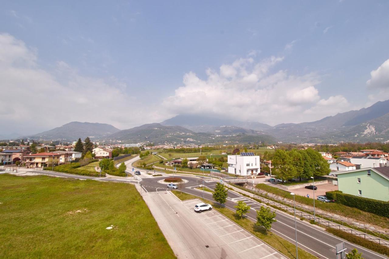 Piazza Lira Schio Residence Bagian luar foto