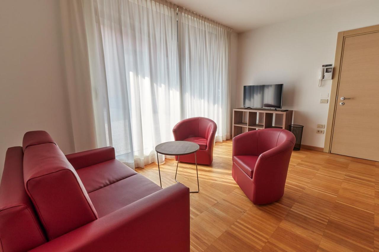 Piazza Lira Schio Residence Bagian luar foto