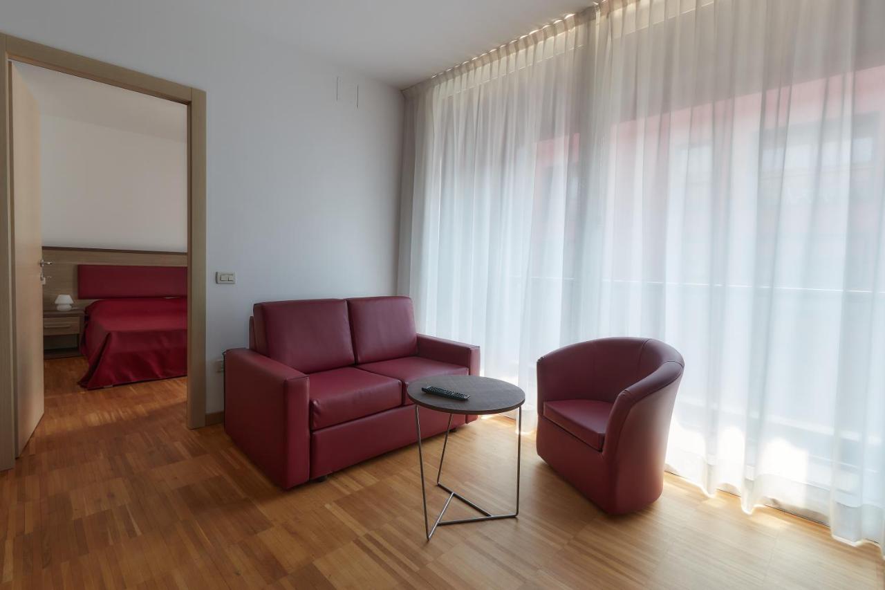 Piazza Lira Schio Residence Bagian luar foto