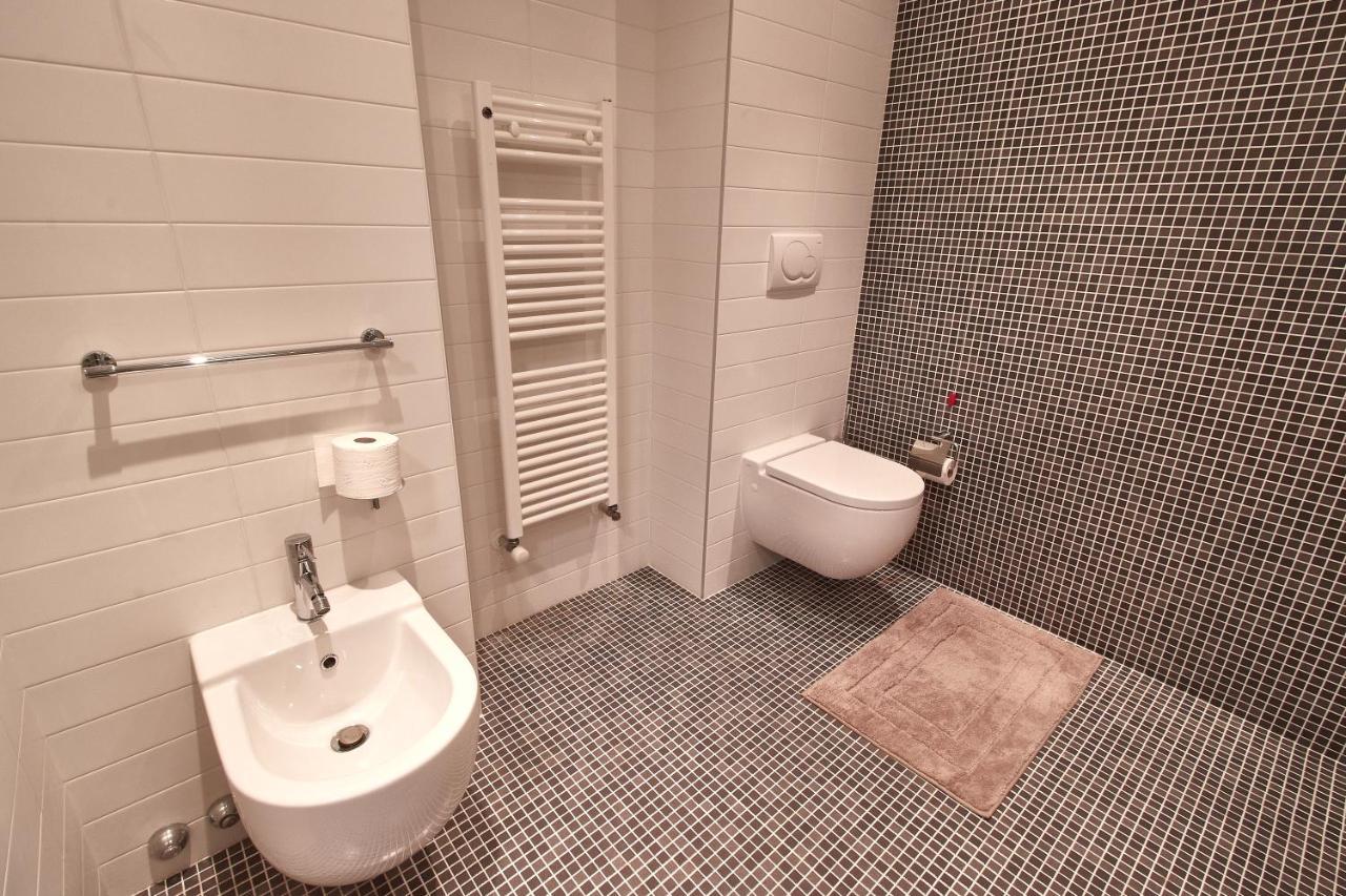 Piazza Lira Schio Residence Bagian luar foto