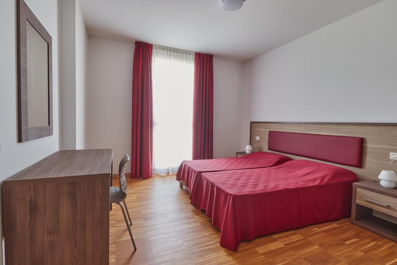 Piazza Lira Schio Residence Bagian luar foto