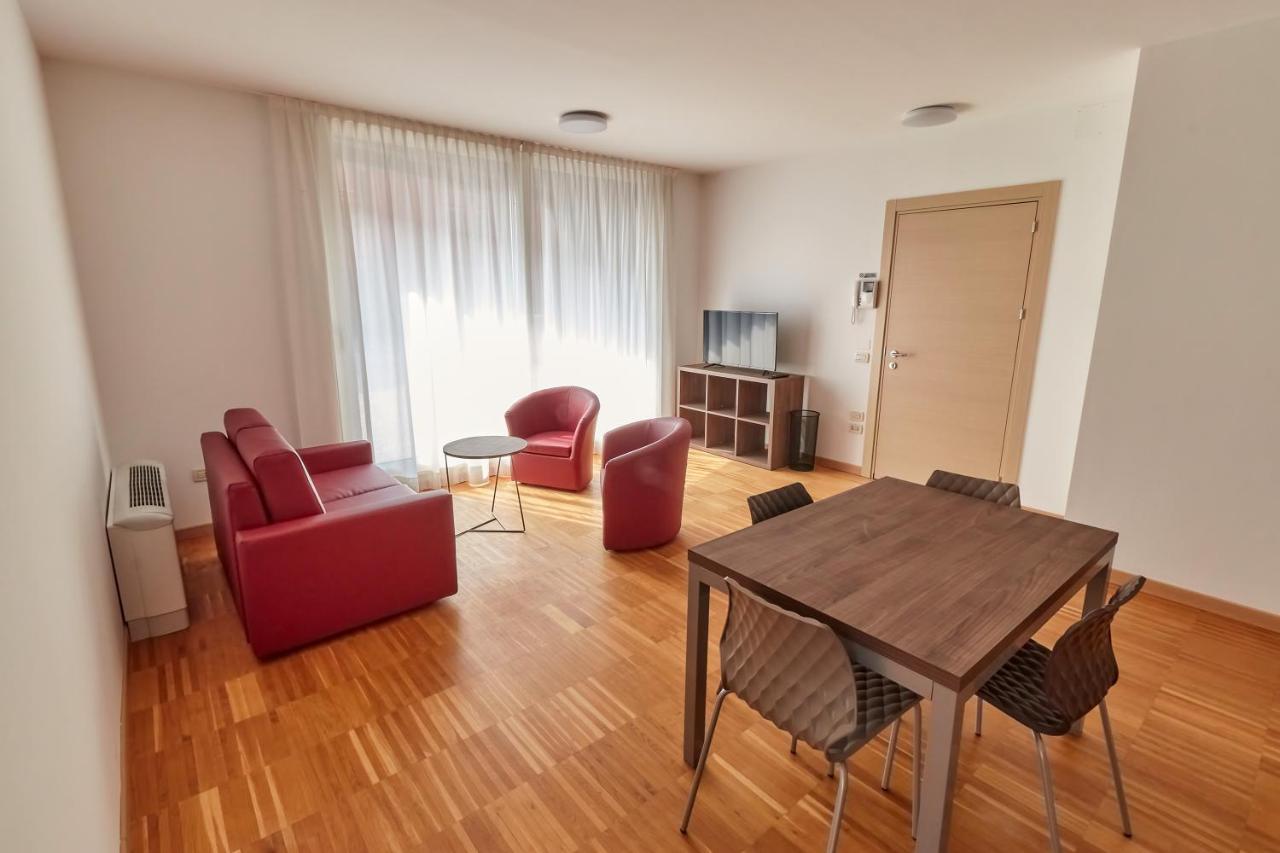 Piazza Lira Schio Residence Bagian luar foto
